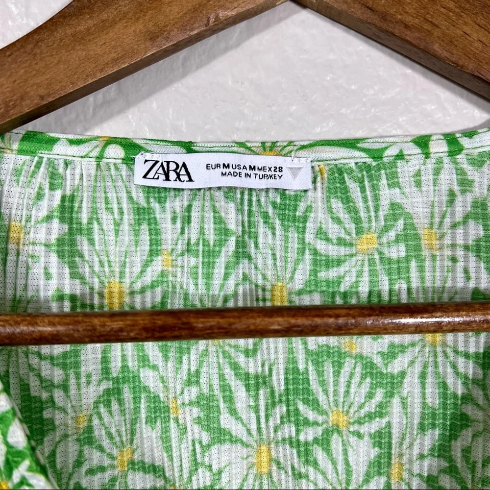 Zara green and white daisy ruched puff sleeve blouse size medium - Picture 5 of 11